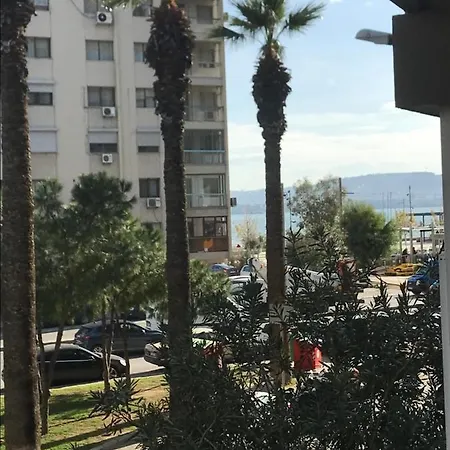 Ev Izmir'In Kalbinde Deniz Manzarali 公寓 伊兹密尔